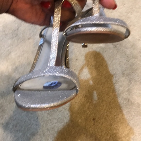 Michael Kors Silver T-Strap Glitter Sandals with 4 inch Heel-Size 8.5M - Picture 6 of 10